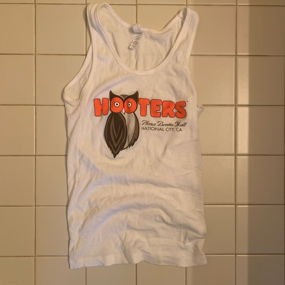 Hooters white tank top size small